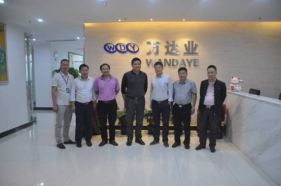 四川省樂山峨邊縣領(lǐng)導(dǎo)一行蒞臨萬達業(yè)參觀指導(dǎo)